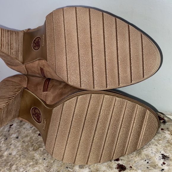 Sofft Willa Buckled Burnished Leather Stacked Heel Bootie-Twine Tan-Women’s 8M - Picture 16 of 16